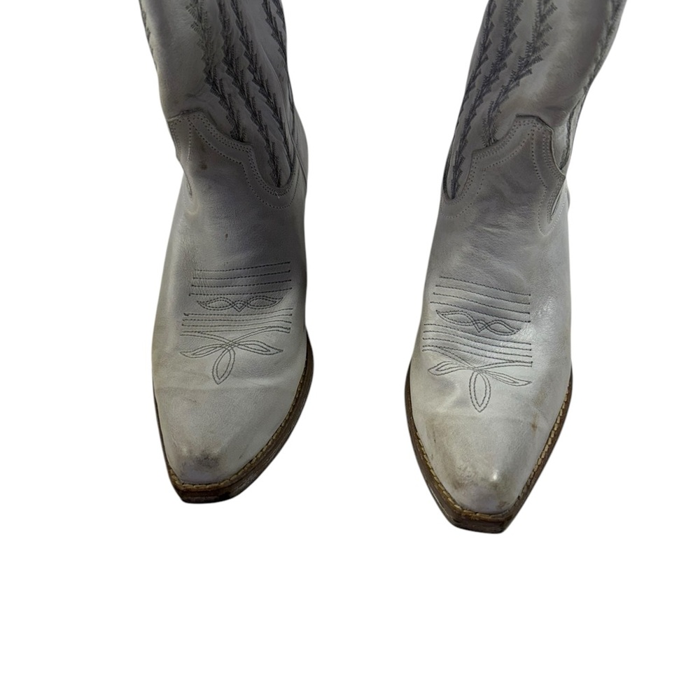 Women's White Embroidered Western Heeled Boots - Picture 5 of 11